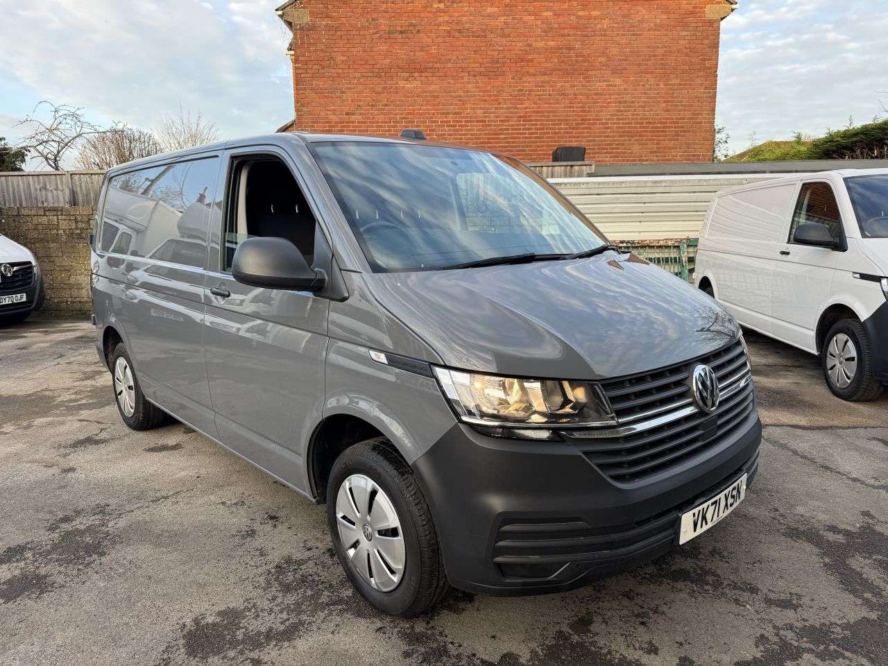 A 2021 VOLKSWAGEN TRANSPORTER 2.0 TDI T28 Startline Business Panel Van 5dr Diesel Manual FWD SWB Euro 6 ( A 2021 VOLKSWAGEN TRANSPORTER 2.0 TDI T28 Startline Business Panel Van 5dr Diesel Manual FWD SWB Euro 6 (