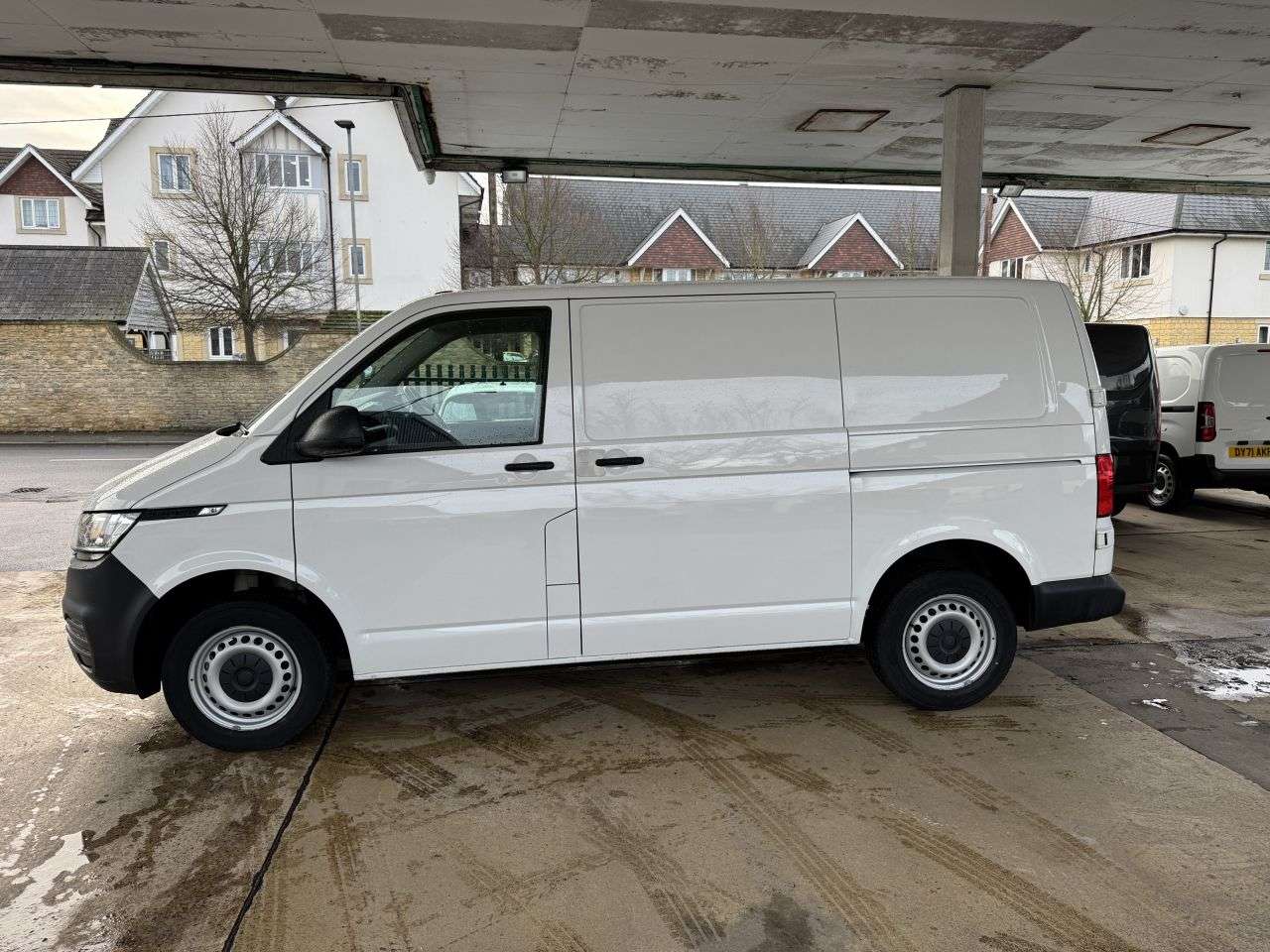 A 2020 VOLKSWAGEN TRANSPORTER 2.0 TDI T28 Startline Business Panel Van 5dr Diesel Manual FWD SWB Euro 6 ( A 2020 VOLKSWAGEN TRANSPORTER 2.0 TDI T28 Startline Business Panel Van 5dr Diesel Manual FWD SWB Euro 6 (