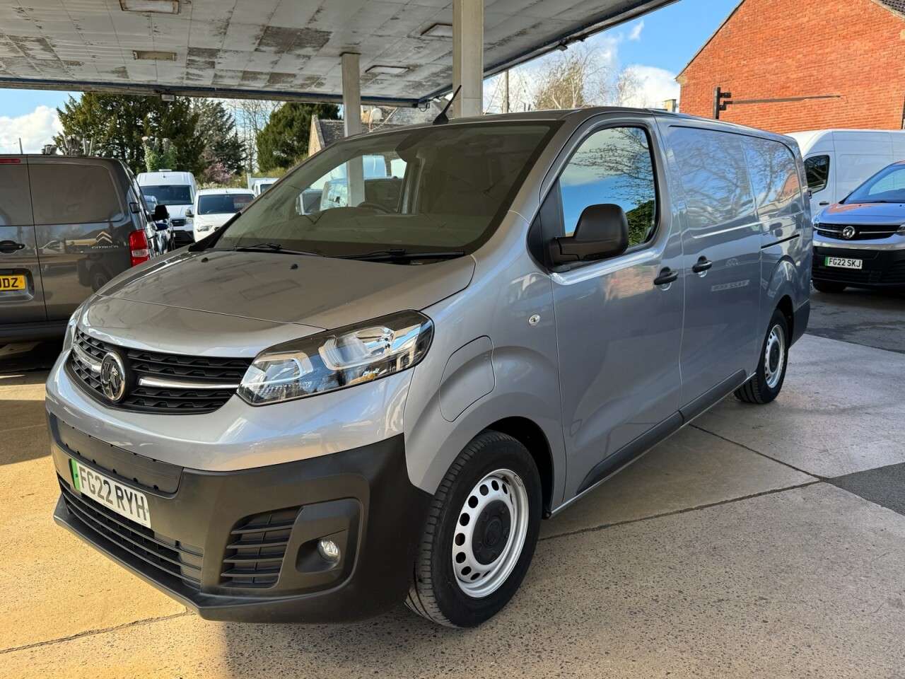 A 2022 VAUXHALL VIVARO ELECTRIC 3100 75kWh Dynamic Panel Van 6dr Electric Auto L2 H1 (7.4kW Charger) (136 p A 2022 VAUXHALL VIVARO ELECTRIC 3100 75kWh Dynamic Panel Van 6dr Electric Auto L2 H1 (7.4kW Charger) (136 p