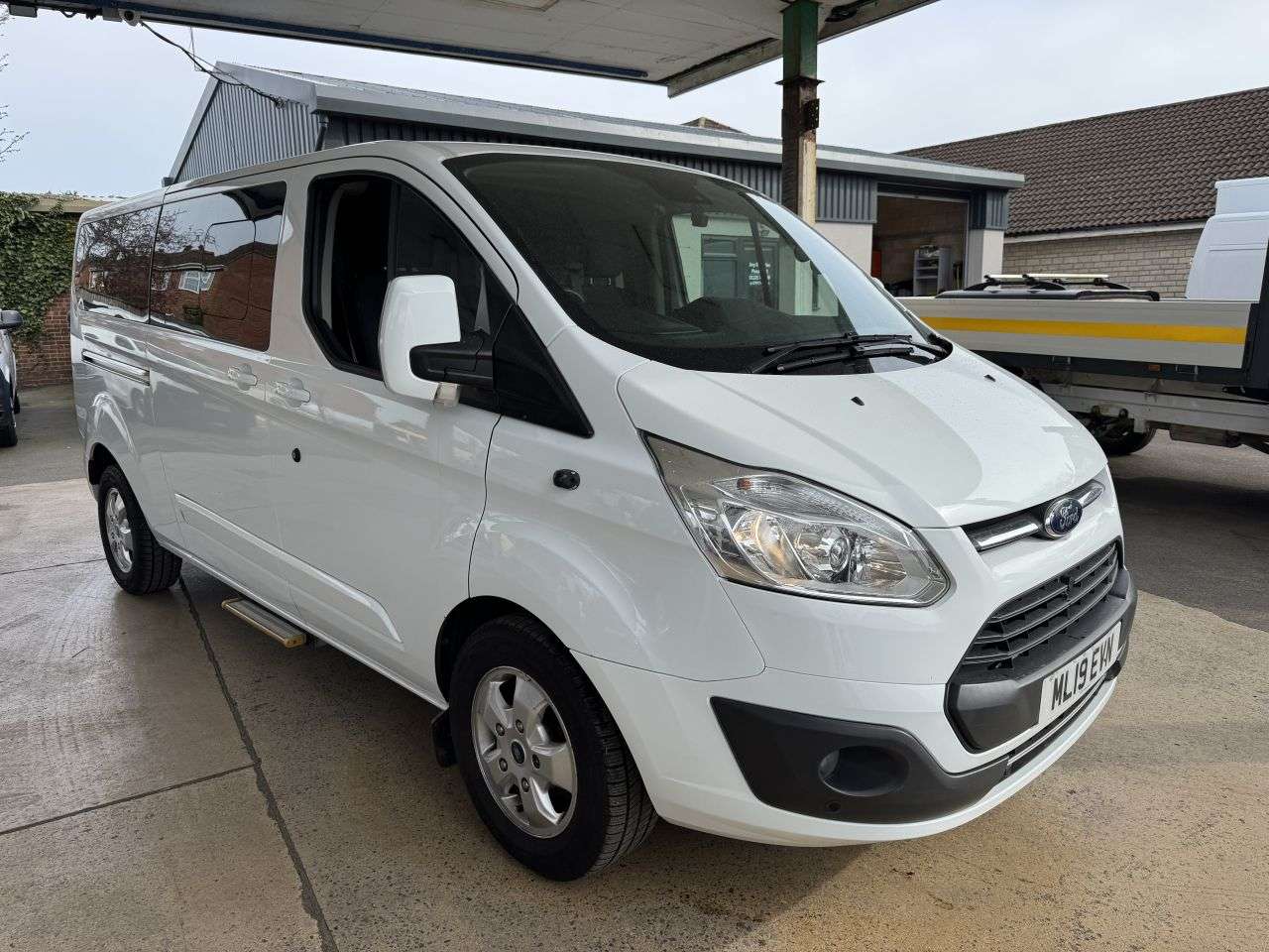 A 2019 FORD TOURNEO CUSTOM 2.0 310 EcoBlue Titanium Minibus Double Cab 5dr Diesel Manual L2 Euro 6 (s/ A 2019 FORD TOURNEO CUSTOM 2.0 310 EcoBlue Titanium Minibus Double Cab 5dr Diesel Manual L2 Euro 6 (s/