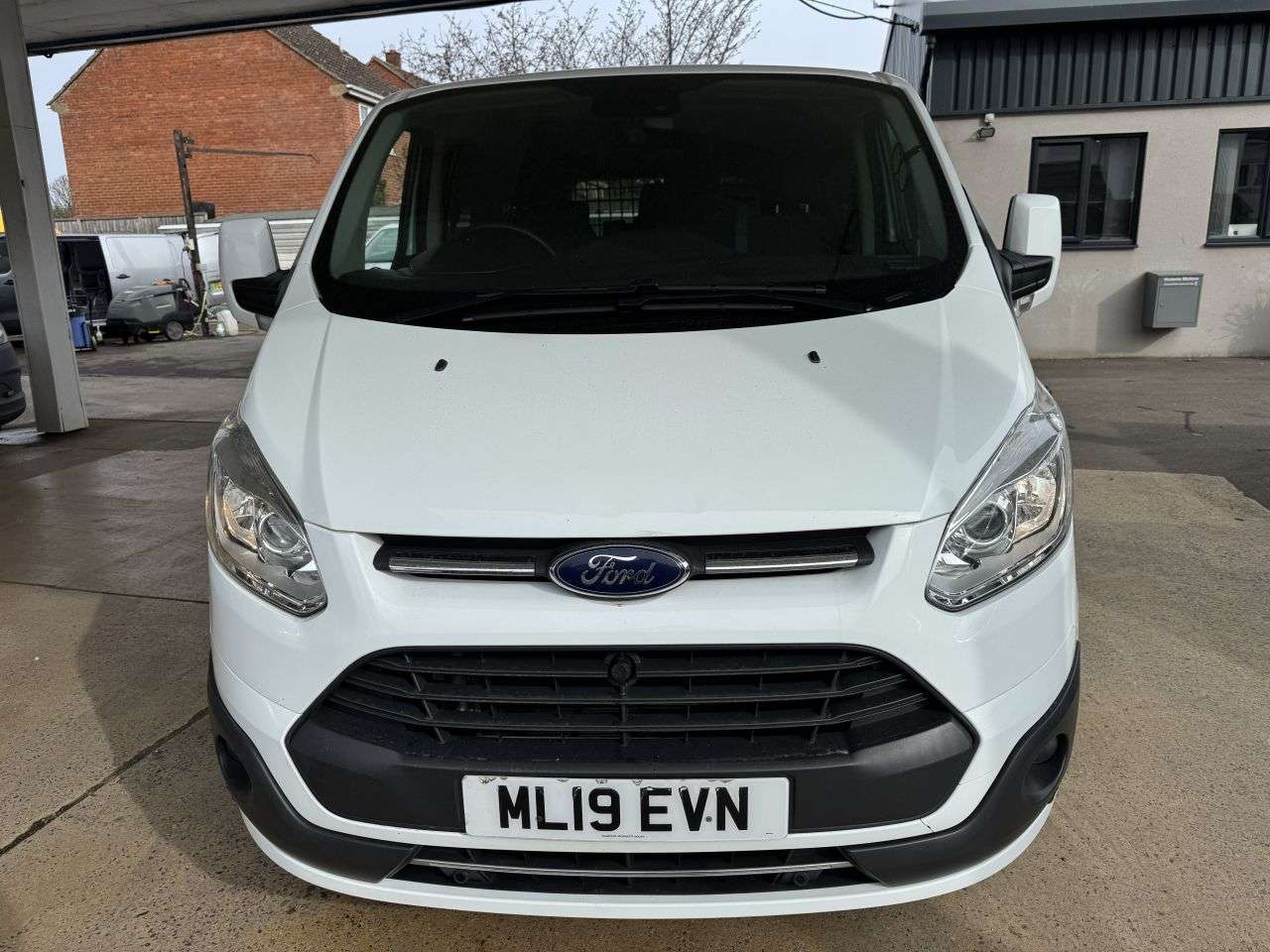 A 2019 FORD TOURNEO CUSTOM 2.0 310 EcoBlue Titanium Minibus Double Cab 5dr Diesel Manual L2 Euro 6 (s/ A 2019 FORD TOURNEO CUSTOM 2.0 310 EcoBlue Titanium Minibus Double Cab 5dr Diesel Manual L2 Euro 6 (s/