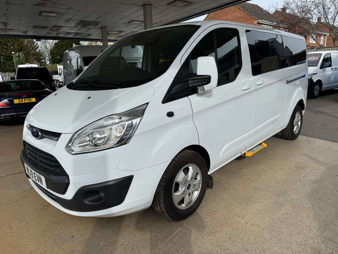 A 2019 FORD TOURNEO CUSTOM 2.0 310 EcoBlue Titanium Minibus Double Cab 5dr Diesel Manual L2 Euro 6 (s/ A 2019 FORD TOURNEO CUSTOM 2.0 310 EcoBlue Titanium Minibus Double Cab 5dr Diesel Manual L2 Euro 6 (s/