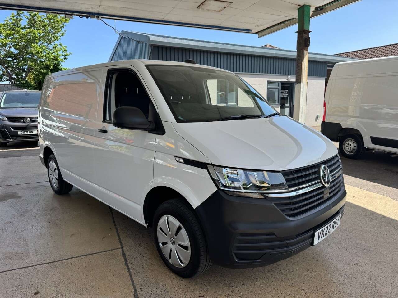 A 2022 VOLKSWAGEN TRANSPORTER 2.0 TDI T28 Startline Business Panel Van 5dr Diesel Manual FWD SWB Euro 6 ( A 2022 VOLKSWAGEN TRANSPORTER 2.0 TDI T28 Startline Business Panel Van 5dr Diesel Manual FWD SWB Euro 6 (