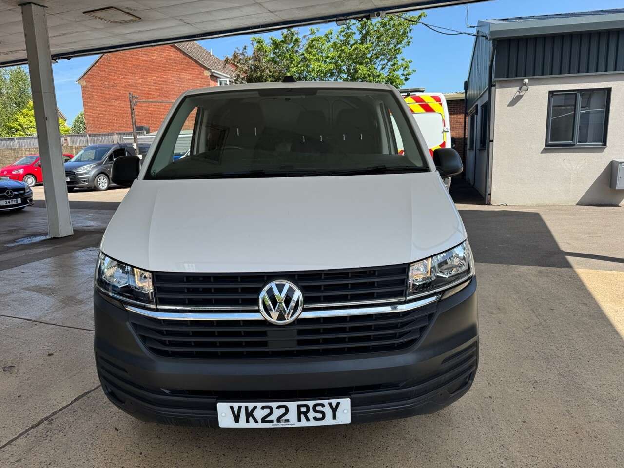 A 2022 VOLKSWAGEN TRANSPORTER 2.0 TDI T28 Startline Business Panel Van 5dr Diesel Manual FWD SWB Euro 6 ( A 2022 VOLKSWAGEN TRANSPORTER 2.0 TDI T28 Startline Business Panel Van 5dr Diesel Manual FWD SWB Euro 6 (