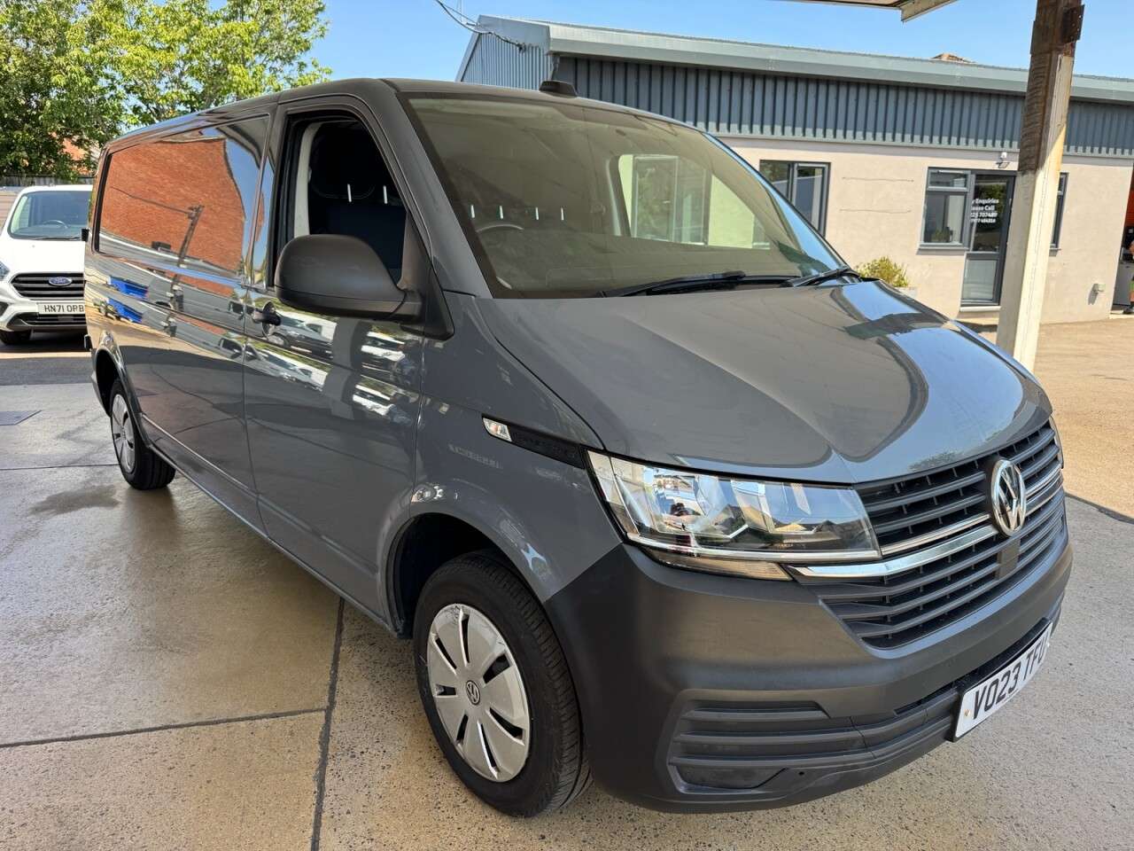 A 2023 VOLKSWAGEN TRANSPORTER 2.0 TDI T30 Startline Business Panel Van 5dr Diesel Manual FWD LWB Euro 6 ( A 2023 VOLKSWAGEN TRANSPORTER 2.0 TDI T30 Startline Business Panel Van 5dr Diesel Manual FWD LWB Euro 6 (