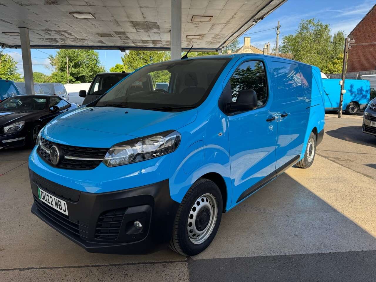 A 2022 VAUXHALL VIVARO ELECTRIC 3100 75kWh Dynamic Panel Van 6dr Electric Auto L2 H1 (7.4kW Charger) (136 p A 2022 VAUXHALL VIVARO ELECTRIC 3100 75kWh Dynamic Panel Van 6dr Electric Auto L2 H1 (7.4kW Charger) (136 p