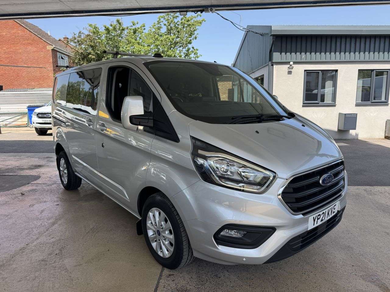 A 2021 FORD TRANSIT CUSTOM 2.0 300 EcoBlue Limited Crew Van Double Cab 5dr Diesel Manual L1 H1 Euro 6 A 2021 FORD TRANSIT CUSTOM 2.0 300 EcoBlue Limited Crew Van Double Cab 5dr Diesel Manual L1 H1 Euro 6