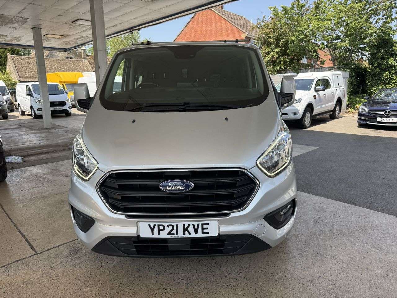 A 2021 FORD TRANSIT CUSTOM 2.0 300 EcoBlue Limited Crew Van Double Cab 5dr Diesel Manual L1 H1 Euro 6 A 2021 FORD TRANSIT CUSTOM 2.0 300 EcoBlue Limited Crew Van Double Cab 5dr Diesel Manual L1 H1 Euro 6