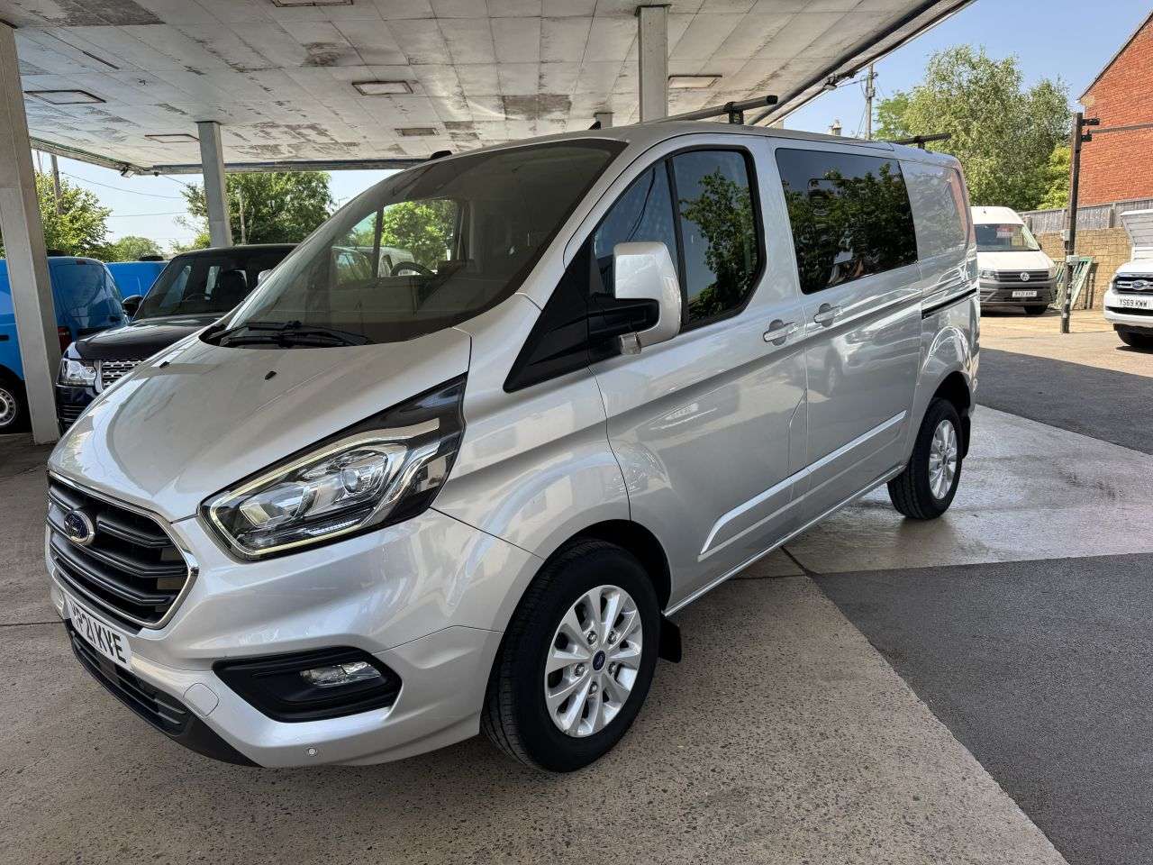 A 2021 FORD TRANSIT CUSTOM 2.0 300 EcoBlue Limited Crew Van Double Cab 5dr Diesel Manual L1 H1 Euro 6 A 2021 FORD TRANSIT CUSTOM 2.0 300 EcoBlue Limited Crew Van Double Cab 5dr Diesel Manual L1 H1 Euro 6