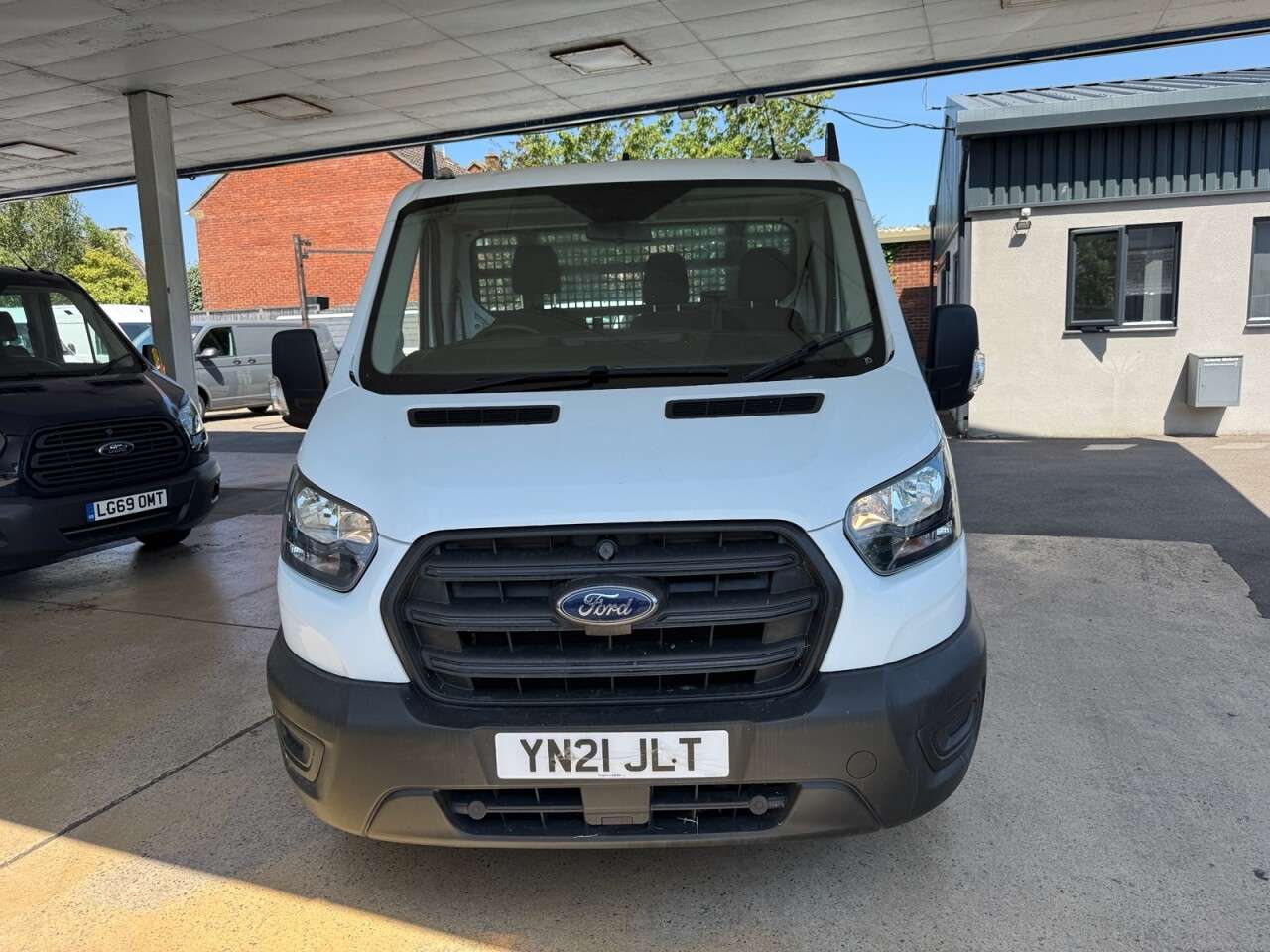 A 2021 FORD TRANSIT 2.0 350 EcoBlue Leader DROPSIDE 2dr Diesel Manual FWD L3 Euro 6 (s/s) (130 A 2021 FORD TRANSIT 2.0 350 EcoBlue Leader DROPSIDE 2dr Diesel Manual FWD L3 Euro 6 (s/s) (130