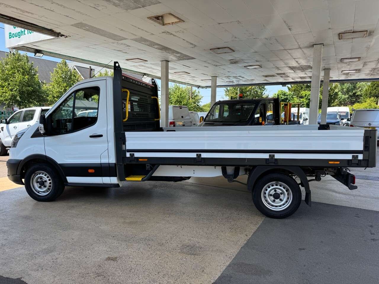 A 2021 FORD TRANSIT 2.0 350 EcoBlue Leader DROPSIDE 2dr Diesel Manual FWD L3 Euro 6 (s/s) (130 A 2021 FORD TRANSIT 2.0 350 EcoBlue Leader DROPSIDE 2dr Diesel Manual FWD L3 Euro 6 (s/s) (130