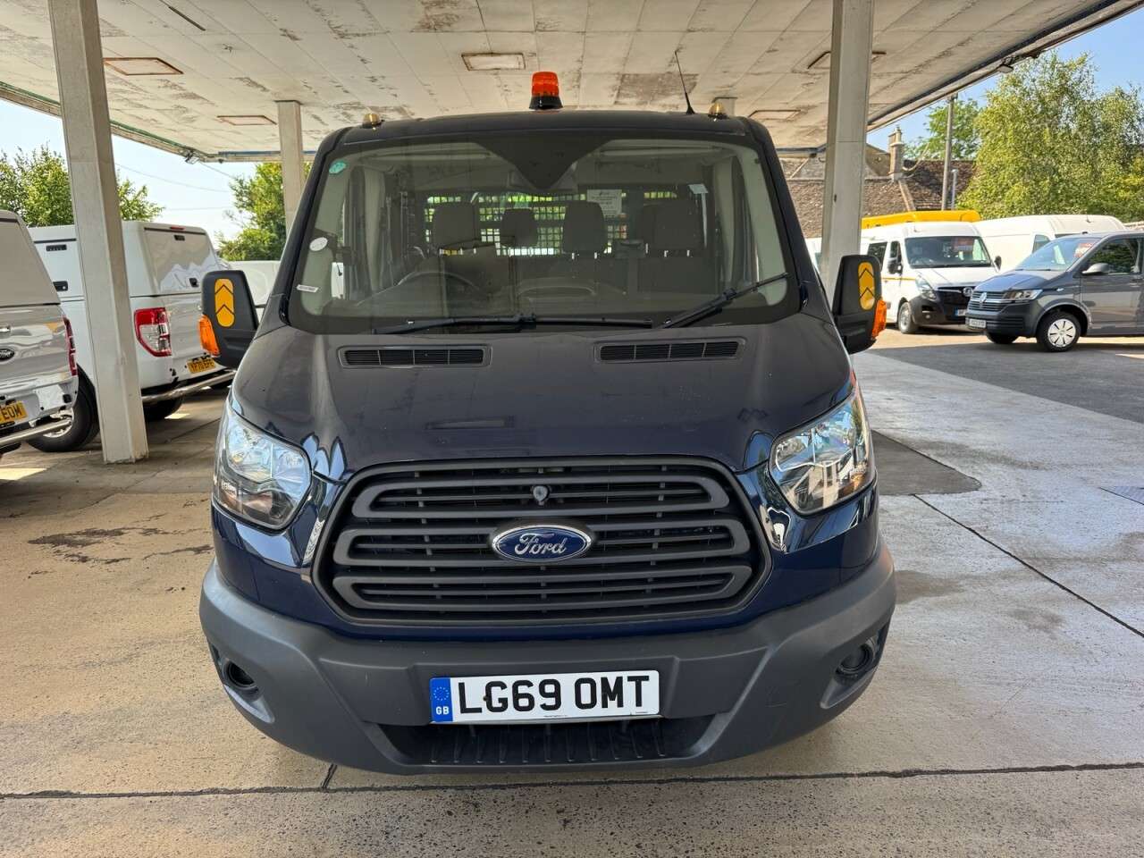 A 2019 FORD TRANSIT 2.0 350 EcoBlue Dropside Double Cab 4dr Diesel Manual RWD L3 H1 Euro 6 (DRW A 2019 FORD TRANSIT 2.0 350 EcoBlue Dropside Double Cab 4dr Diesel Manual RWD L3 H1 Euro 6 (DRW