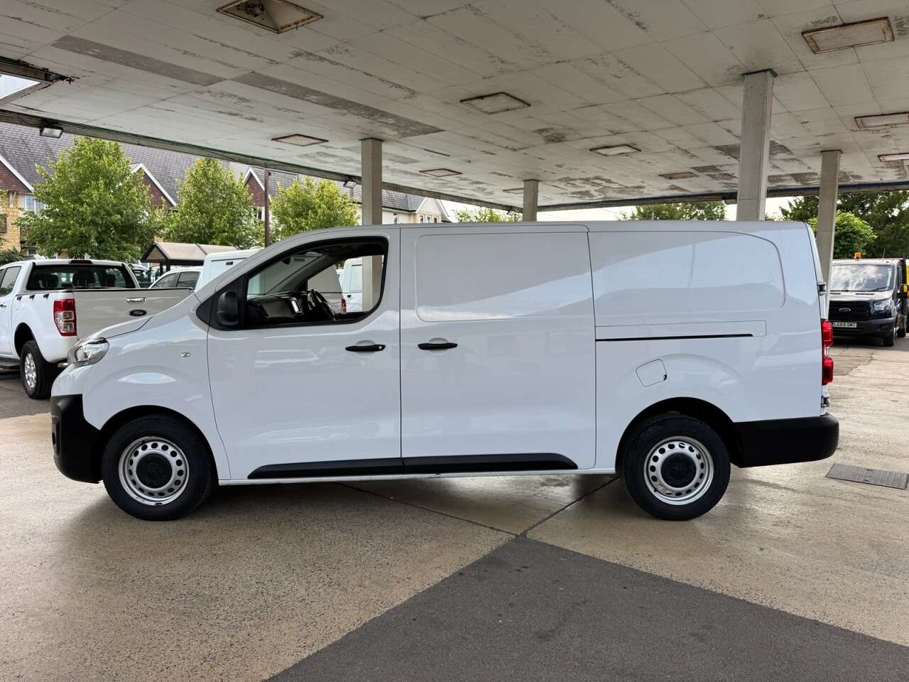 A 2023 PEUGEOT EXPERT 1.5 BlueHDi 1000 Professional Premium + Long Panel Van 6dr Diesel Manual LW A 2023 PEUGEOT EXPERT 1.5 BlueHDi 1000 Professional Premium + Long Panel Van 6dr Diesel Manual LW