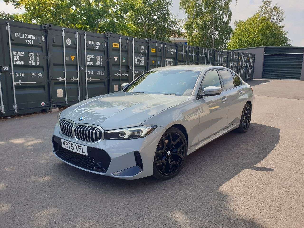 A 2025 BMW 3 SERIES 2.0 320i M Sport Saloon 4dr Petrol Auto Euro 6 (s/s) (184 ps) Brooklyn Grey A 2025 BMW 3 SERIES 2.0 320i M Sport Saloon 4dr Petrol Auto Euro 6 (s/s) (184 ps) Brooklyn Grey