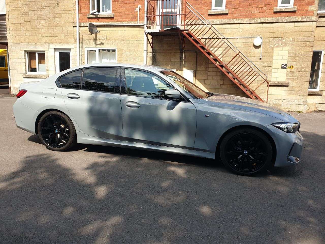 A 2025 BMW 3 SERIES 2.0 320i M Sport Saloon 4dr Petrol Auto Euro 6 (s/s) (184 ps) Brooklyn Grey A 2025 BMW 3 SERIES 2.0 320i M Sport Saloon 4dr Petrol Auto Euro 6 (s/s) (184 ps) Brooklyn Grey