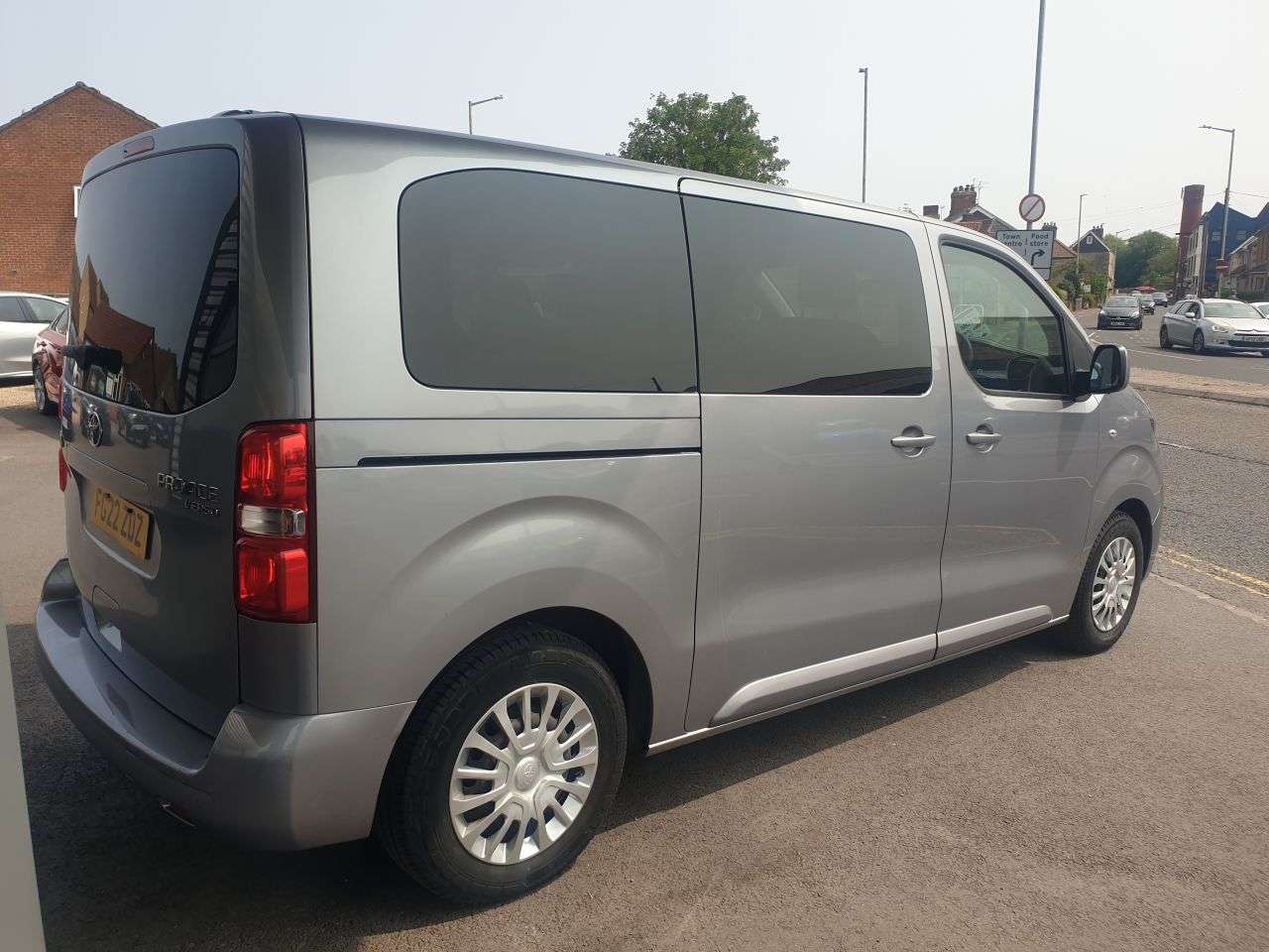 A 2022 TOYOTA PROACE VERSO 1.5D Shuttle Medium MPV 5dr Diesel Manual MWB Euro 6 (s/s) (9 Seat) (120 ps A 2022 TOYOTA PROACE VERSO 1.5D Shuttle Medium MPV 5dr Diesel Manual MWB Euro 6 (s/s) (9 Seat) (120 ps