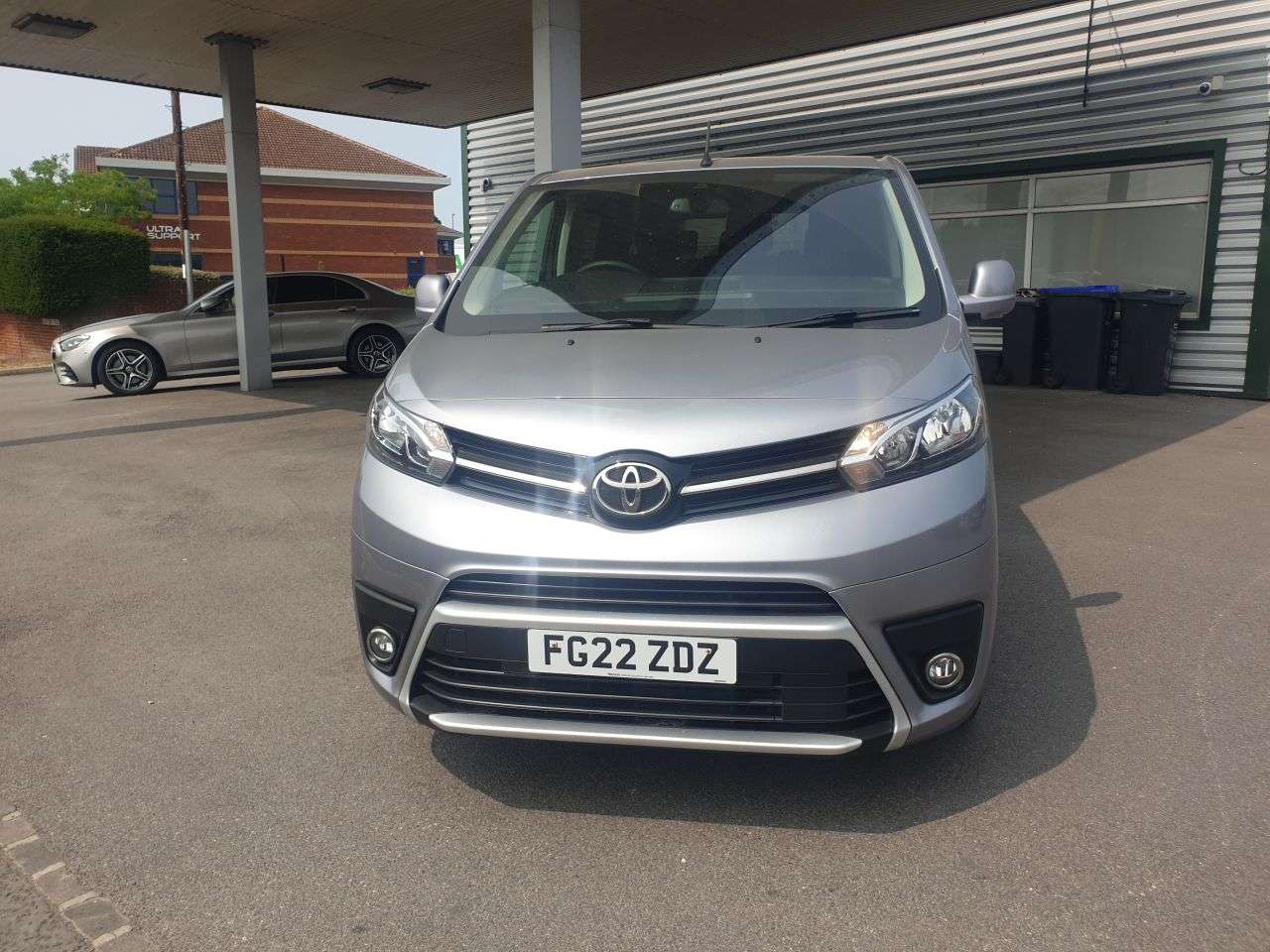 A 2022 TOYOTA PROACE VERSO 1.5D Shuttle Medium MPV 5dr Diesel Manual MWB Euro 6 (s/s) (9 Seat) (120 ps A 2022 TOYOTA PROACE VERSO 1.5D Shuttle Medium MPV 5dr Diesel Manual MWB Euro 6 (s/s) (9 Seat) (120 ps