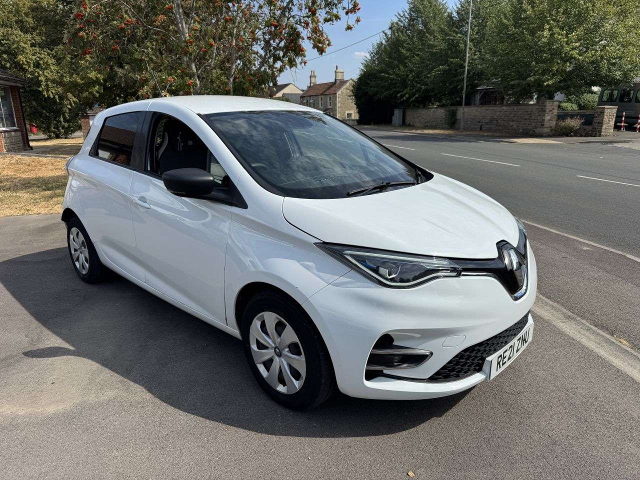 A 2021 RENAULT ZOE R110 52kWh Business Car Derived Van 3dr Electric Auto (i) (107 bhp) A 2021 RENAULT ZOE R110 52kWh Business Car Derived Van 3dr Electric Auto (i) (107 bhp)