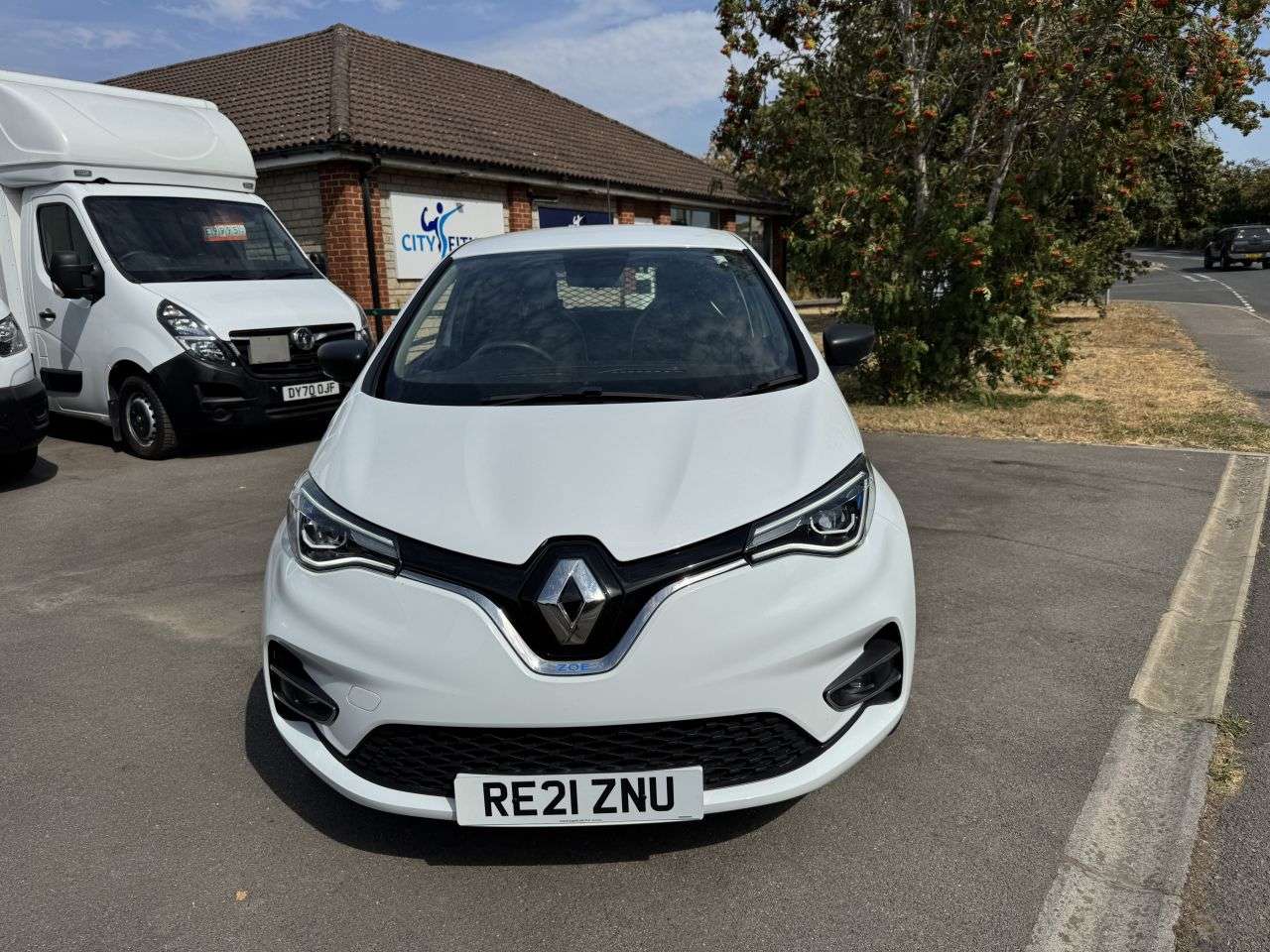 A 2021 RENAULT ZOE R110 52kWh Business Car Derived Van 3dr Electric Auto (i) (107 bhp) A 2021 RENAULT ZOE R110 52kWh Business Car Derived Van 3dr Electric Auto (i) (107 bhp)