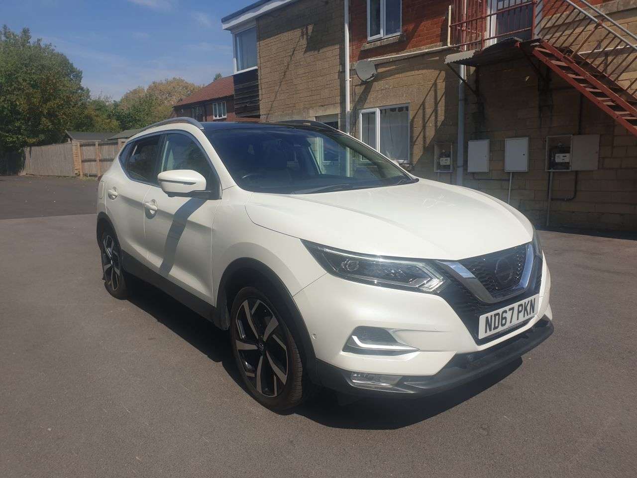 A 2017 NISSAN QASHQAI 1.5 dCi Tekna SUV 5dr Diesel Manual Euro 6 (s/s) (110 ps) Panoramic roof, 1 A 2017 NISSAN QASHQAI 1.5 dCi Tekna SUV 5dr Diesel Manual Euro 6 (s/s) (110 ps) Panoramic roof, 1