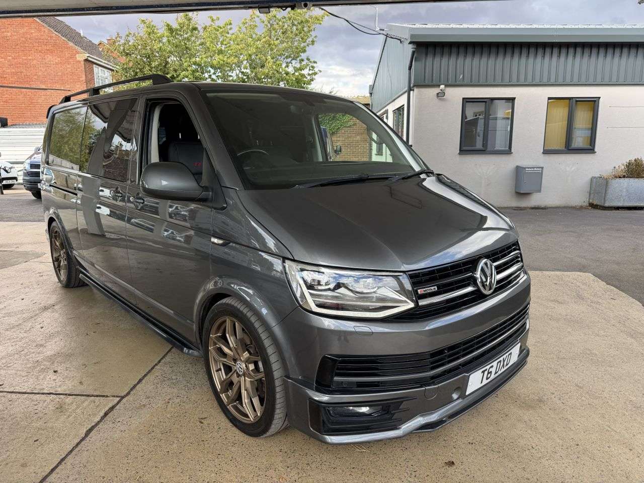A 2017 VOLKSWAGEN TRANSPORTER 2.0 BiTDI T32 BlueMotion Tech Highline Kombi Double Cab 5dr Diesel DSG 4Mot A 2017 VOLKSWAGEN TRANSPORTER 2.0 BiTDI T32 BlueMotion Tech Highline Kombi Double Cab 5dr Diesel DSG 4Mot