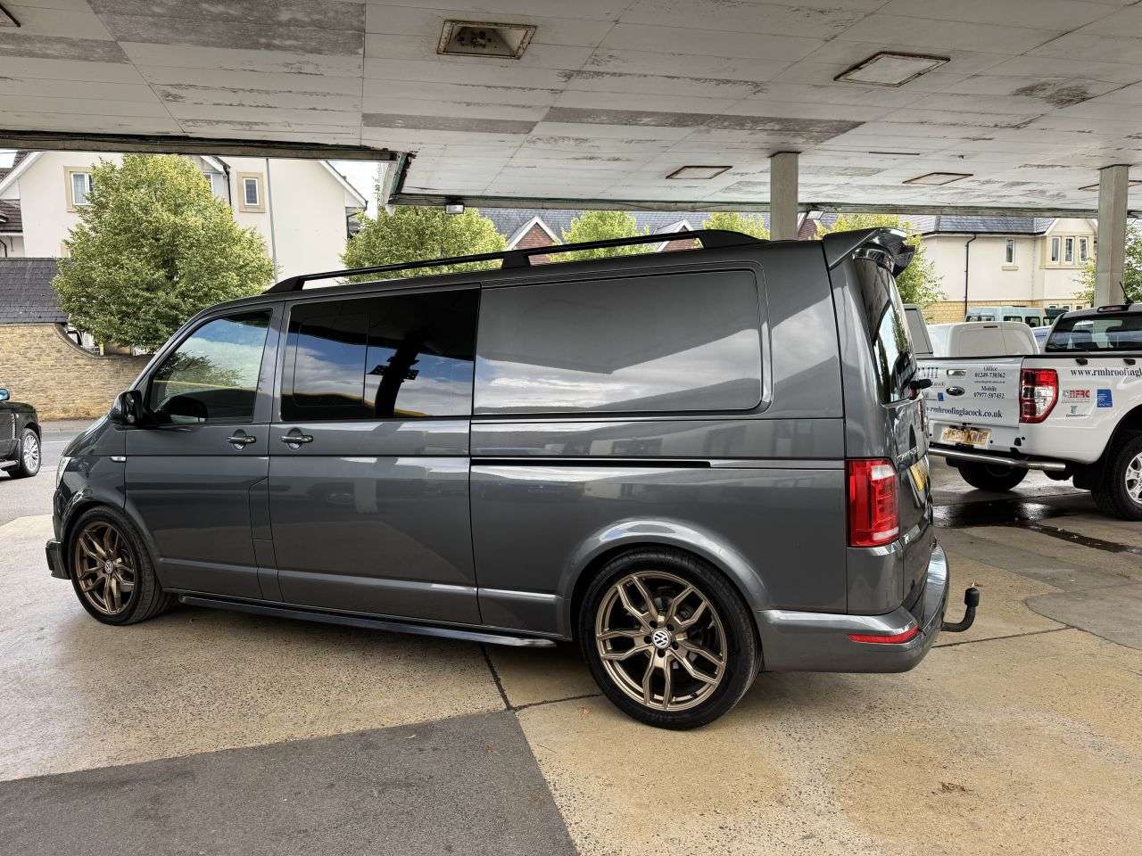 A 2017 VOLKSWAGEN TRANSPORTER 2.0 BiTDI T32 BlueMotion Tech Highline Kombi Double Cab 5dr Diesel DSG 4Mot A 2017 VOLKSWAGEN TRANSPORTER 2.0 BiTDI T32 BlueMotion Tech Highline Kombi Double Cab 5dr Diesel DSG 4Mot