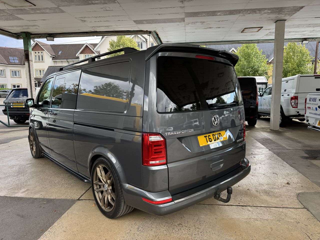 A 2017 VOLKSWAGEN TRANSPORTER 2.0 BiTDI T32 BlueMotion Tech Highline Kombi Double Cab 5dr Diesel DSG 4Mot A 2017 VOLKSWAGEN TRANSPORTER 2.0 BiTDI T32 BlueMotion Tech Highline Kombi Double Cab 5dr Diesel DSG 4Mot