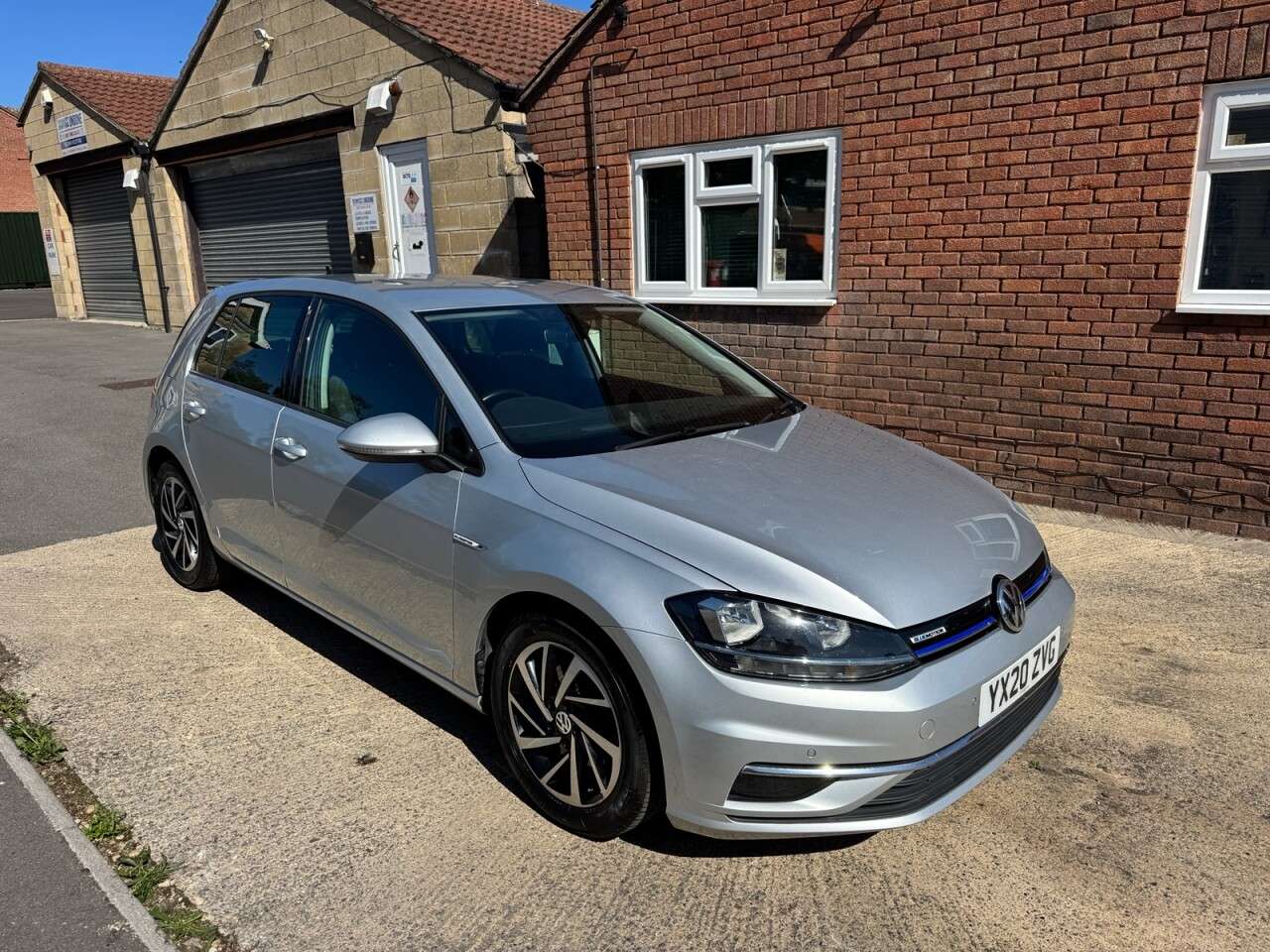A 2020 VOLKSWAGEN GOLF 1.5 TSI EVO Match Hatchback 5dr Petrol Manual Euro 6 (s/s) (130 ps) A 2020 VOLKSWAGEN GOLF 1.5 TSI EVO Match Hatchback 5dr Petrol Manual Euro 6 (s/s) (130 ps)