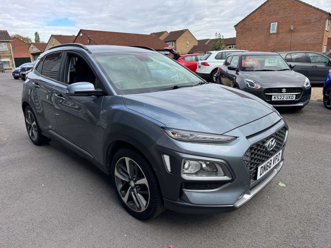 A 2018 HYUNDAI KONA 1.0 T-GDi Blue Drive Premium SE SUV 5dr Petrol Manual Euro 6 (s/s) (120 ps) A 2018 HYUNDAI KONA 1.0 T-GDi Blue Drive Premium SE SUV 5dr Petrol Manual Euro 6 (s/s) (120 ps)