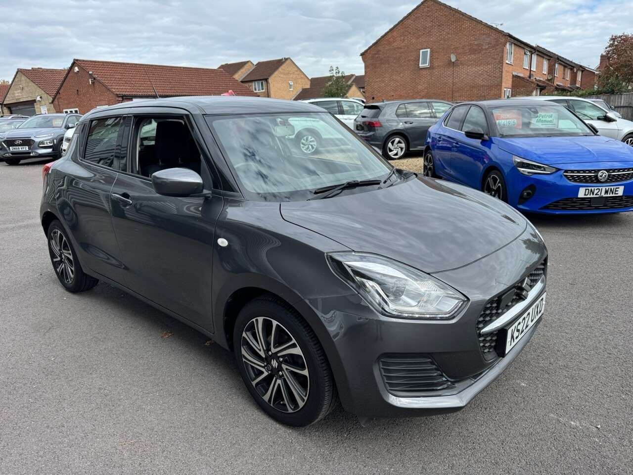 A 2022 SUZUKI SWIFT 1.2 Dualjet MHEV SZ-L Hatchback 5dr Petrol Hybrid Manual Euro 6 (s/s) (83 p A 2022 SUZUKI SWIFT 1.2 Dualjet MHEV SZ-L Hatchback 5dr Petrol Hybrid Manual Euro 6 (s/s) (83 p