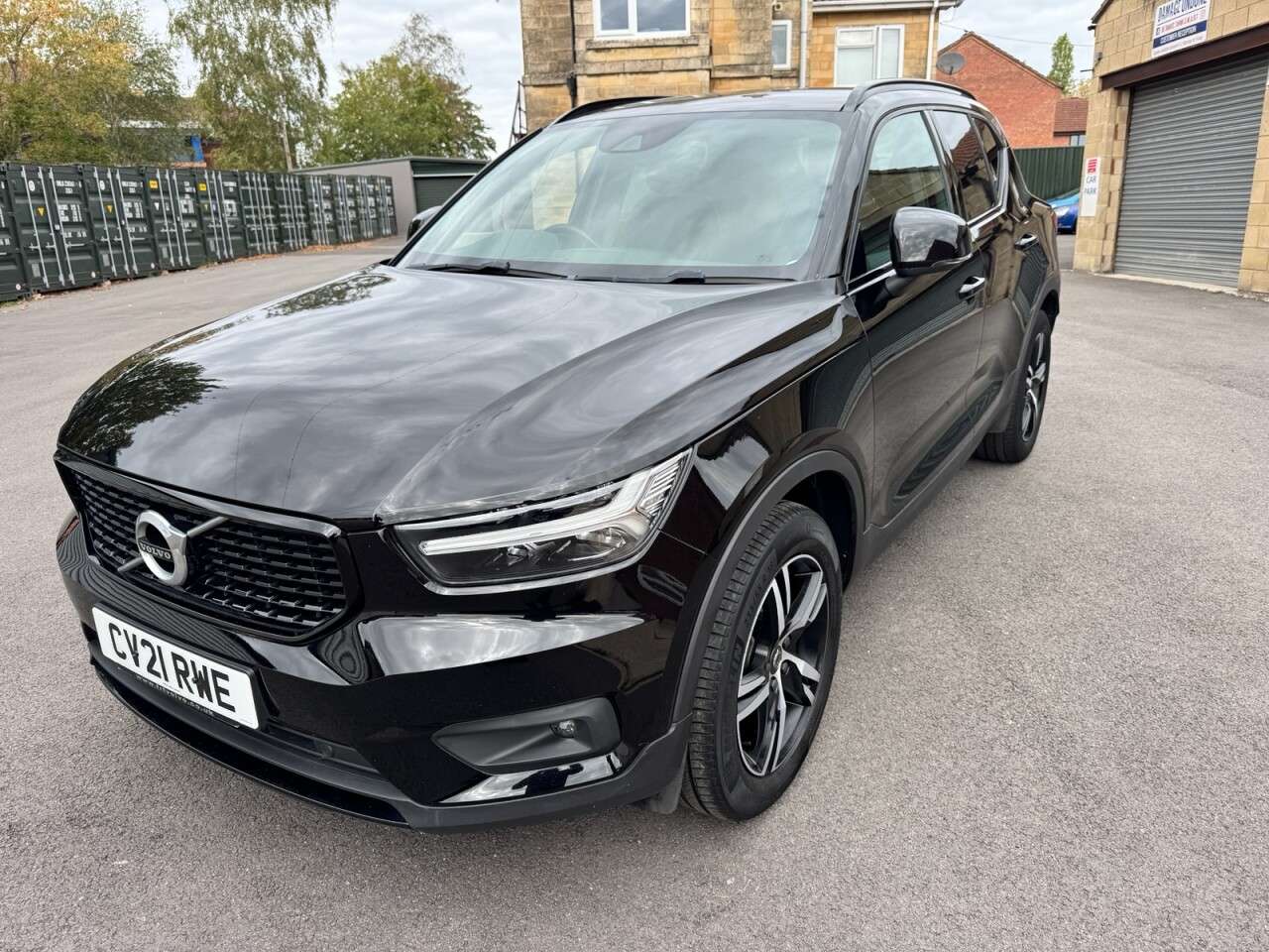 A 2021 VOLVO XC40 1.5 T3 R-Design SUV 5dr Petrol Manual Euro 6 (s/s) (163 ps) A 2021 VOLVO XC40 1.5 T3 R-Design SUV 5dr Petrol Manual Euro 6 (s/s) (163 ps)