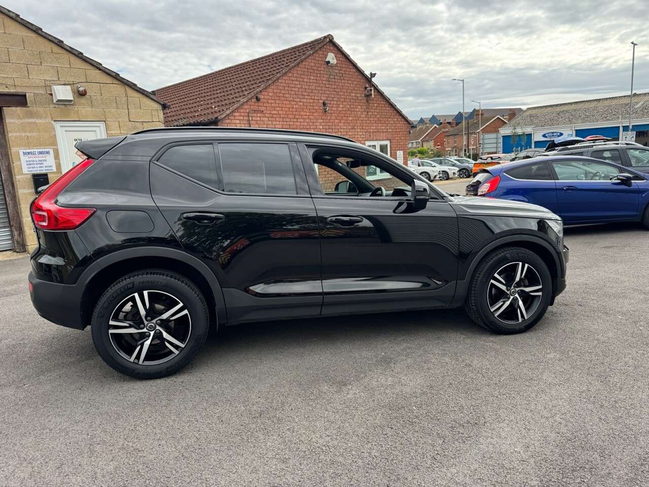 2021 VOLVO XC40 2021 VOLVO XC40
