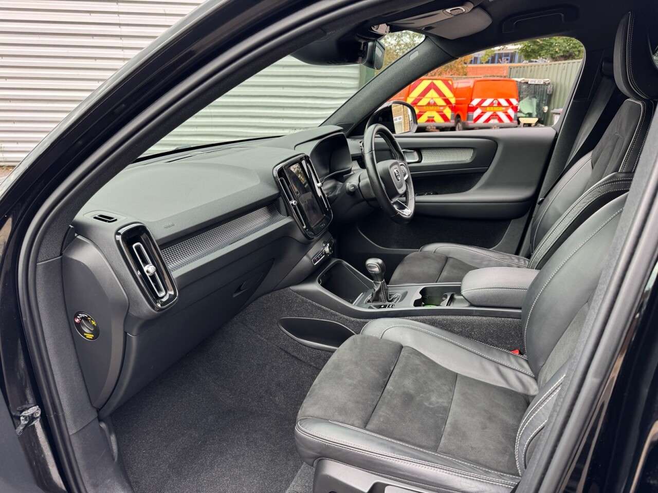 2021 VOLVO XC40 2021 VOLVO XC40