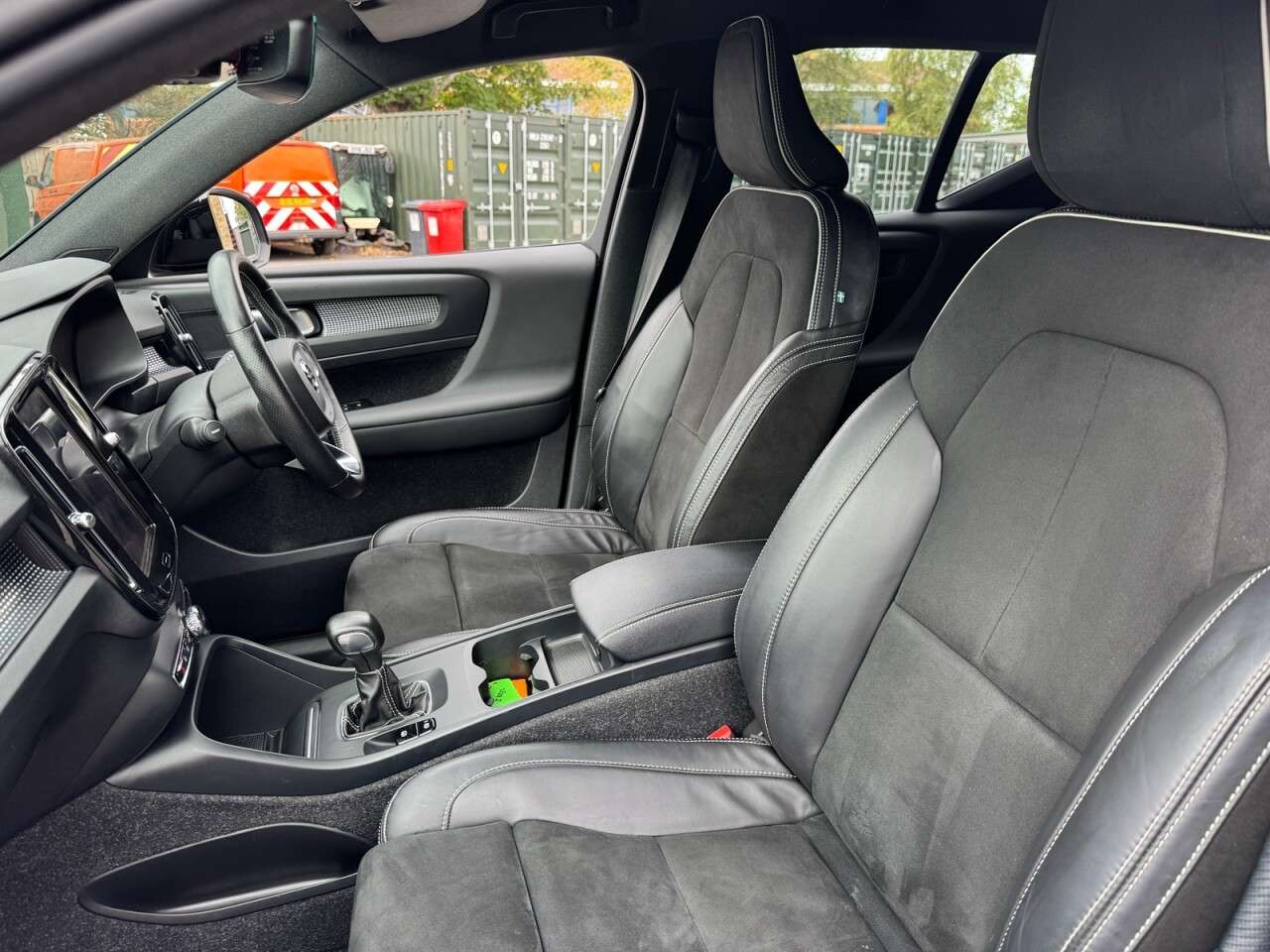 2021 VOLVO XC40 2021 VOLVO XC40