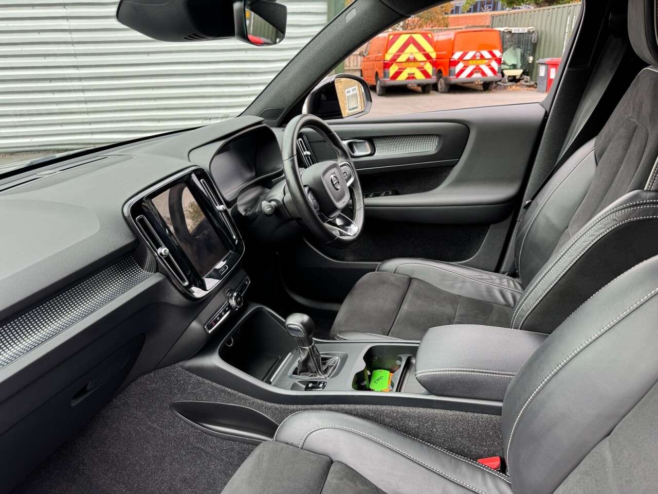 2021 VOLVO XC40 2021 VOLVO XC40