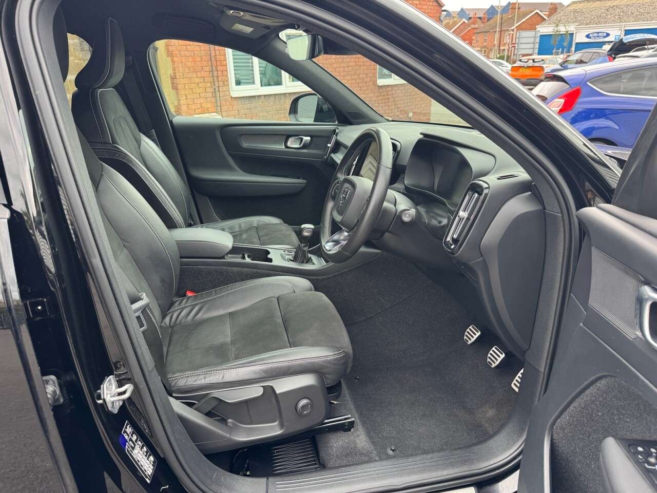 2021 VOLVO XC40 2021 VOLVO XC40