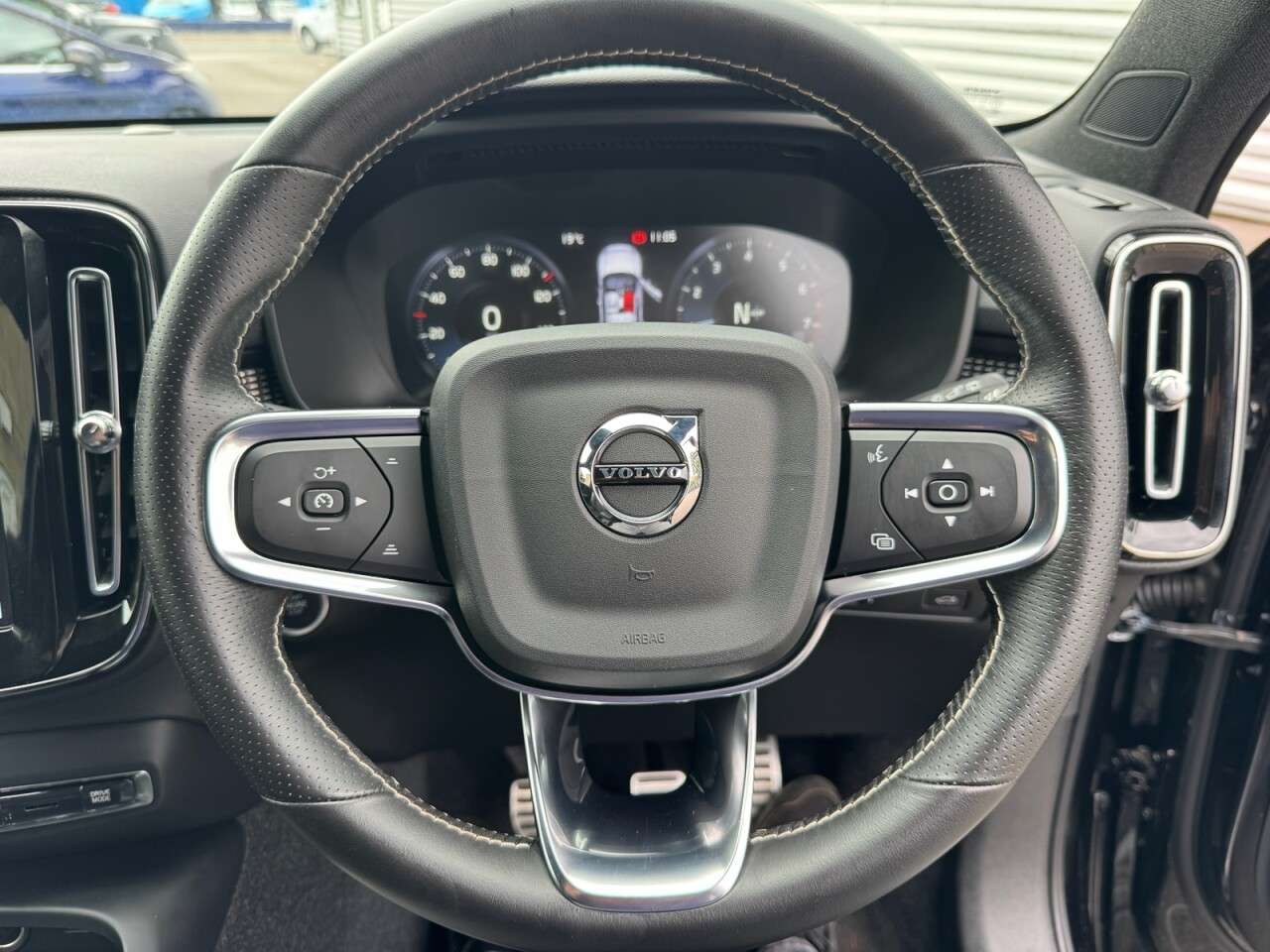 2021 VOLVO XC40 2021 VOLVO XC40