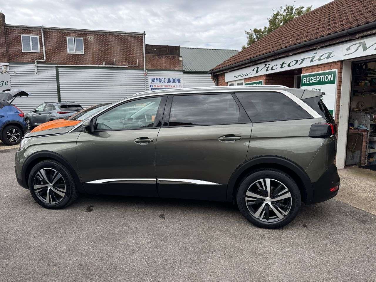 A 2019 PEUGEOT 5008 1.2 PureTech Allure SUV 5dr Petrol Manual Euro 6 (s/s) (130 ps) A 2019 PEUGEOT 5008 1.2 PureTech Allure SUV 5dr Petrol Manual Euro 6 (s/s) (130 ps)