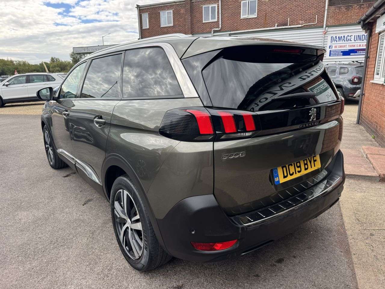 2019 PEUGEOT 5008 2019 PEUGEOT 5008