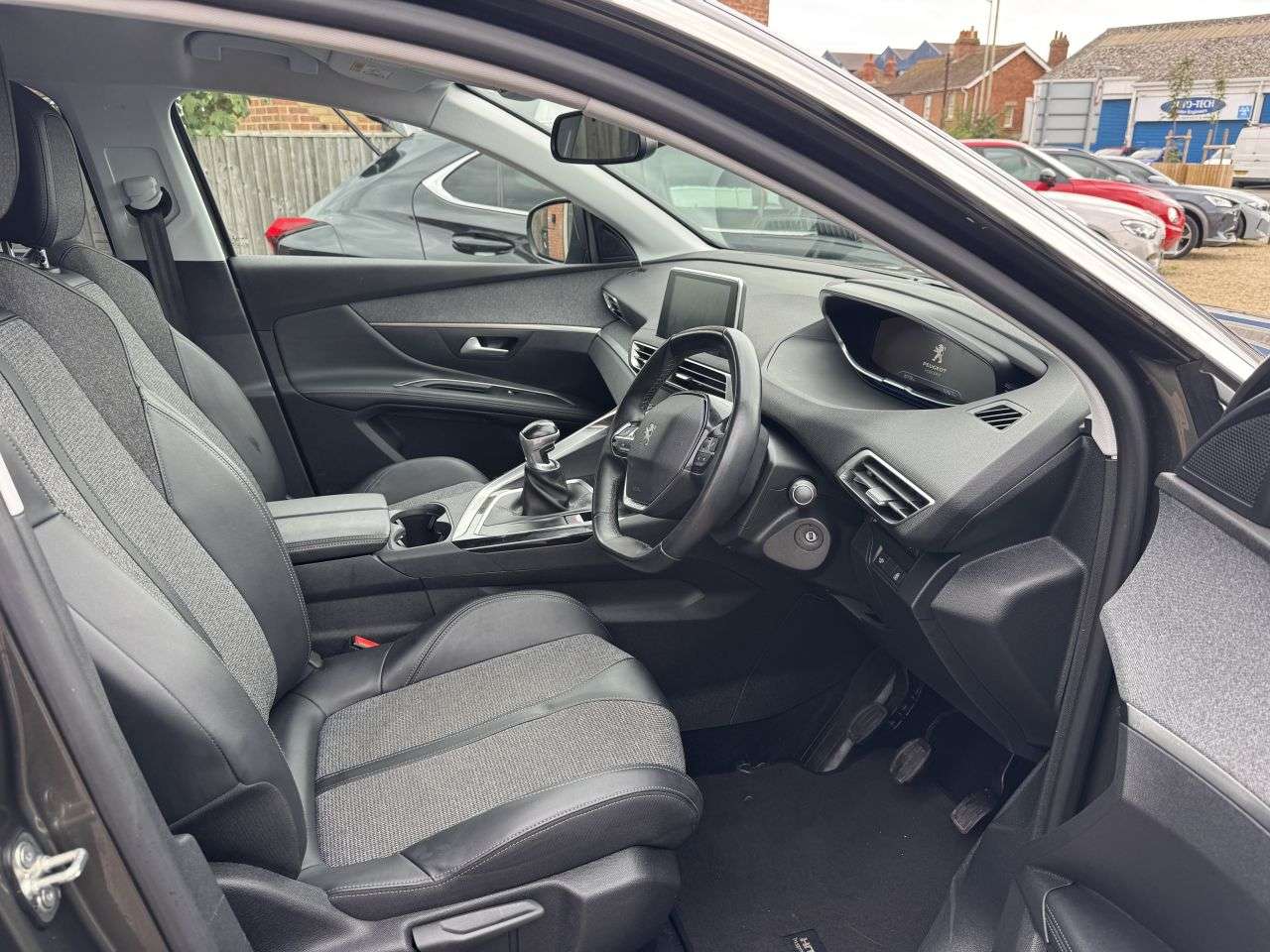 2019 PEUGEOT 5008 2019 PEUGEOT 5008