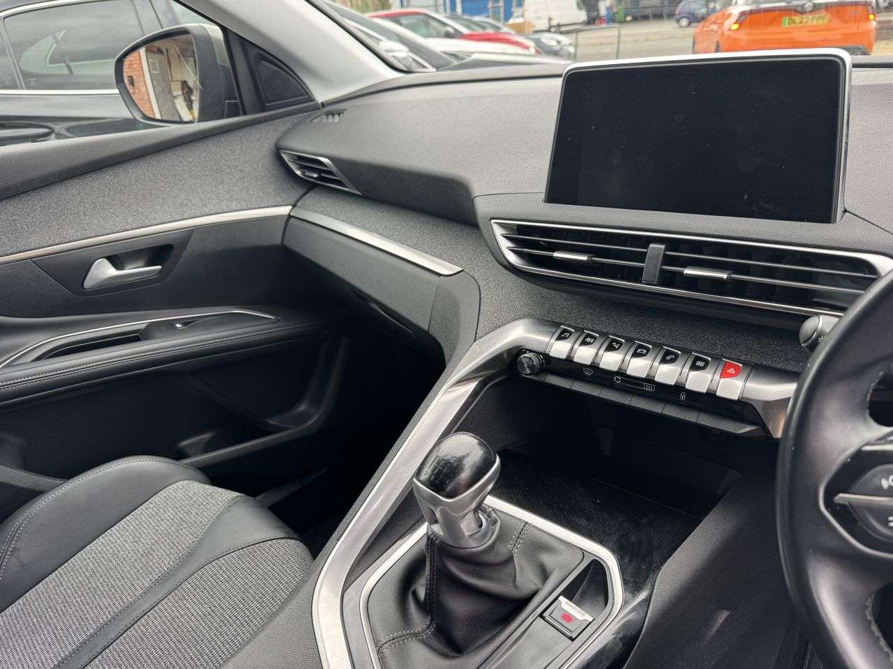 2019 PEUGEOT 5008 2019 PEUGEOT 5008