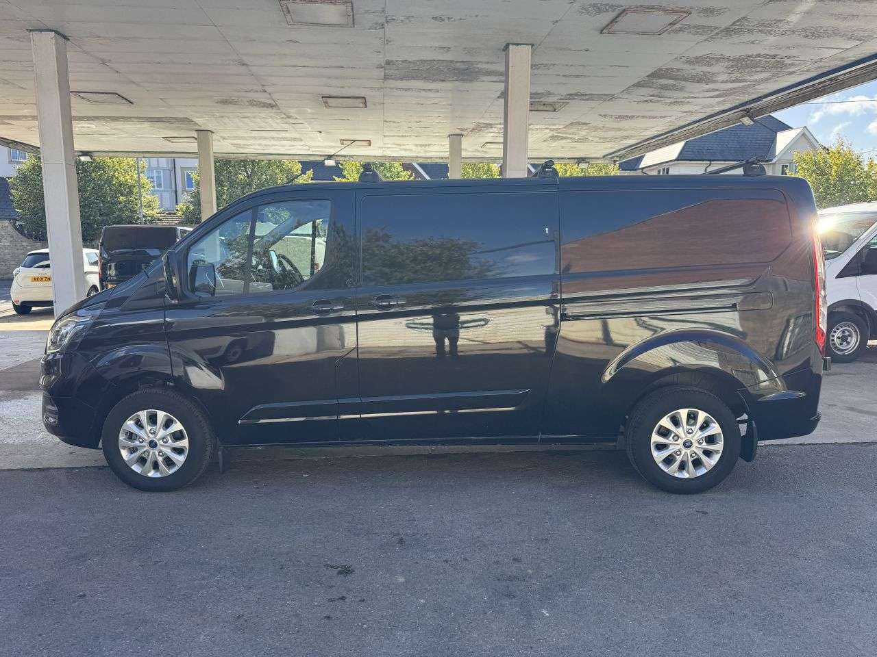 A 2023 FORD TRANSIT CUSTOM 2.0 300 EcoBlue Limited Panel Van 5dr Diesel Manual L2 H1 Euro 6 (s/s) (130 A 2023 FORD TRANSIT CUSTOM 2.0 300 EcoBlue Limited Panel Van 5dr Diesel Manual L2 H1 Euro 6 (s/s) (130