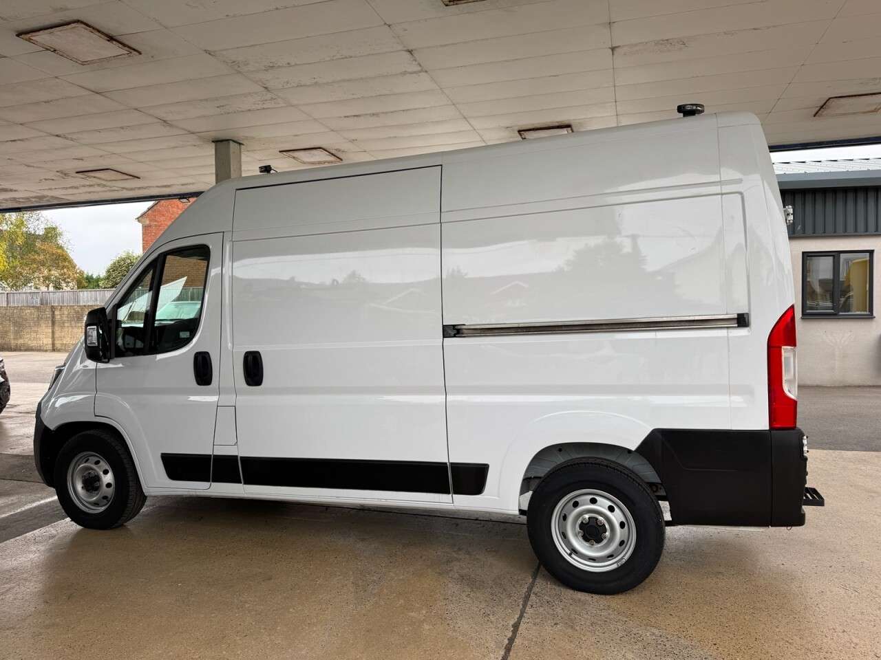 A 2022 FIAT DUCATO 2.2 MultijetIII 35 Maxi Panel Van 5dr Diesel Manual M H2 Euro 6 (140 ps) A 2022 FIAT DUCATO 2.2 MultijetIII 35 Maxi Panel Van 5dr Diesel Manual M H2 Euro 6 (140 ps)