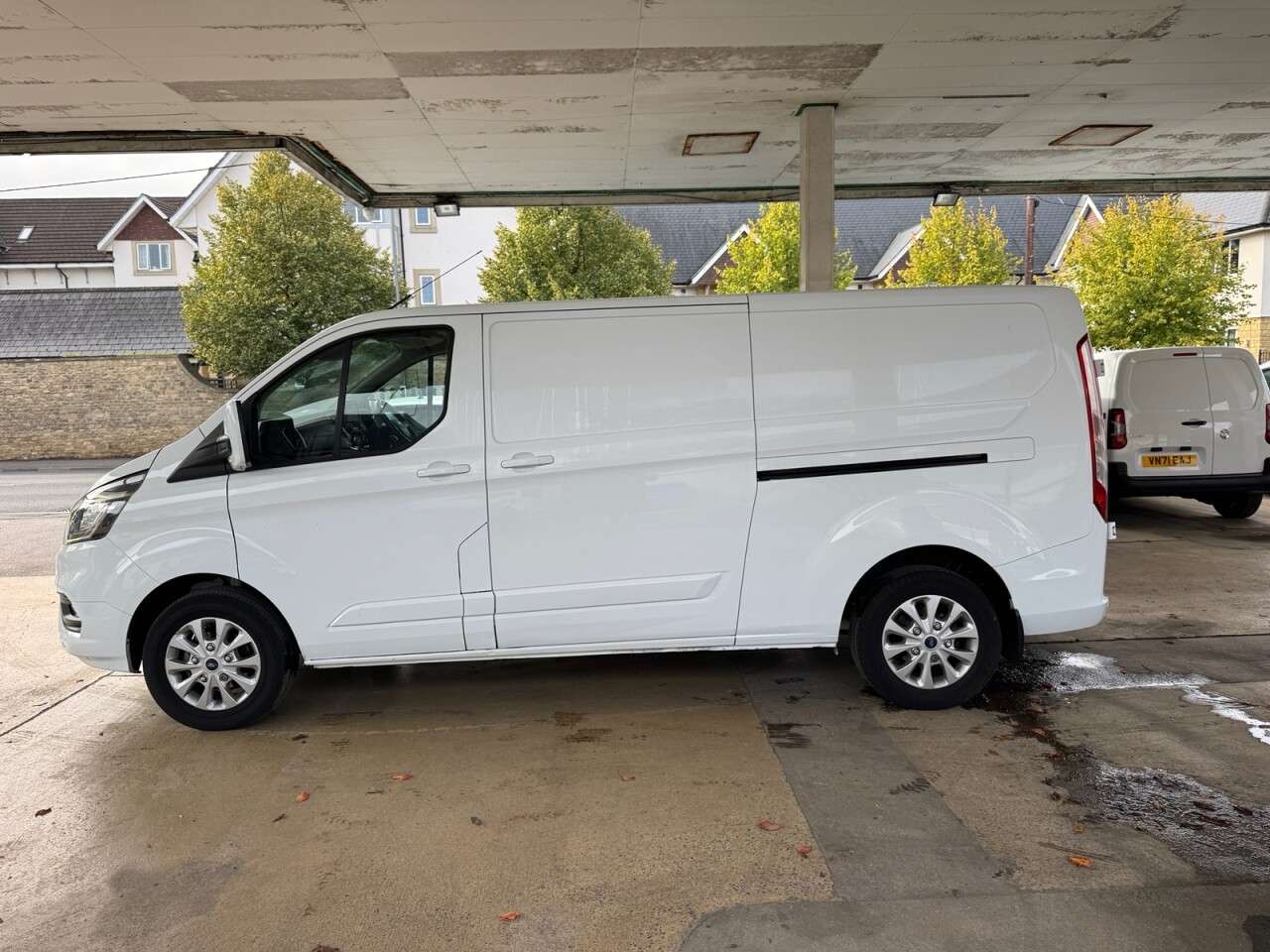 A 2020 FORD TRANSIT CUSTOM 2.0 300 EcoBlue Limited Panel Van 5dr Diesel Manual L2 H1 Euro 6 (s/s) (130 A 2020 FORD TRANSIT CUSTOM 2.0 300 EcoBlue Limited Panel Van 5dr Diesel Manual L2 H1 Euro 6 (s/s) (130