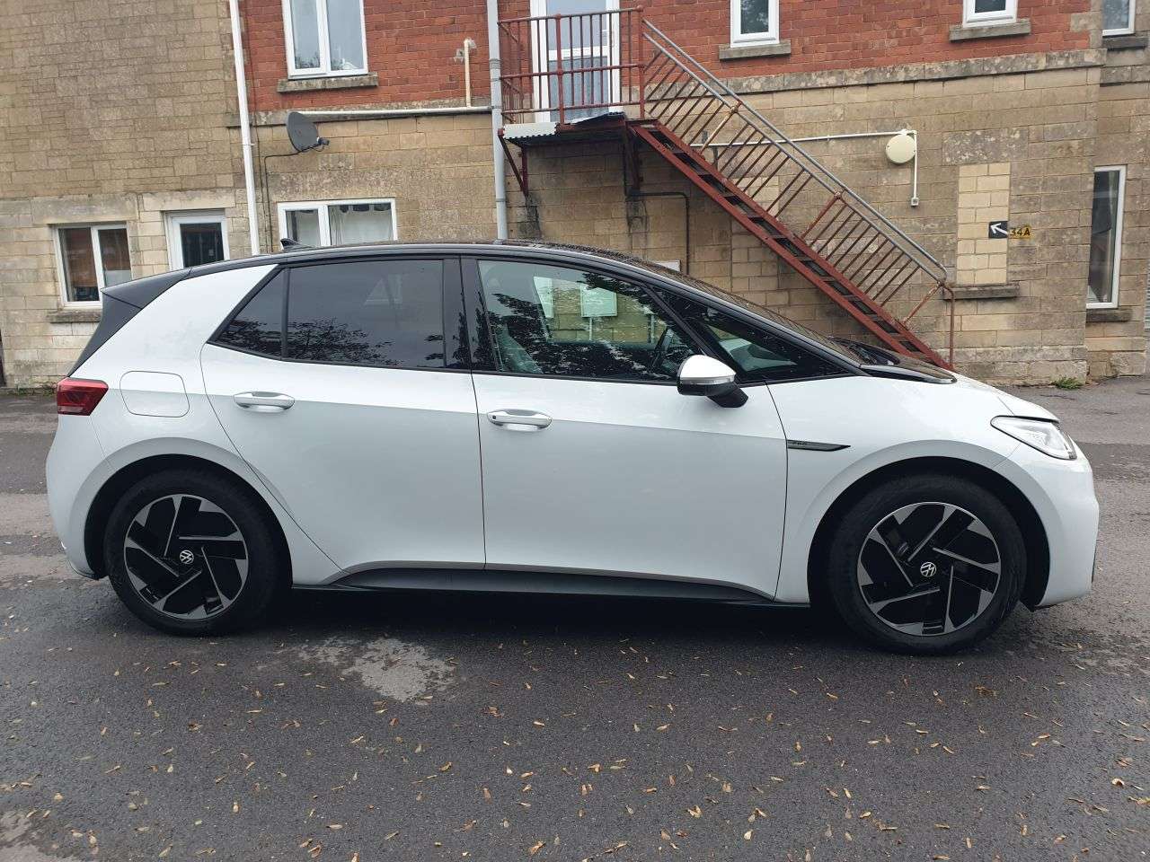A 2022 VOLKSWAGEN ID.3 Pro Performance 58kWh Max Hatchback 5dr Electric Auto (204 ps) One owner 40 A 2022 VOLKSWAGEN ID.3 Pro Performance 58kWh Max Hatchback 5dr Electric Auto (204 ps) One owner 40