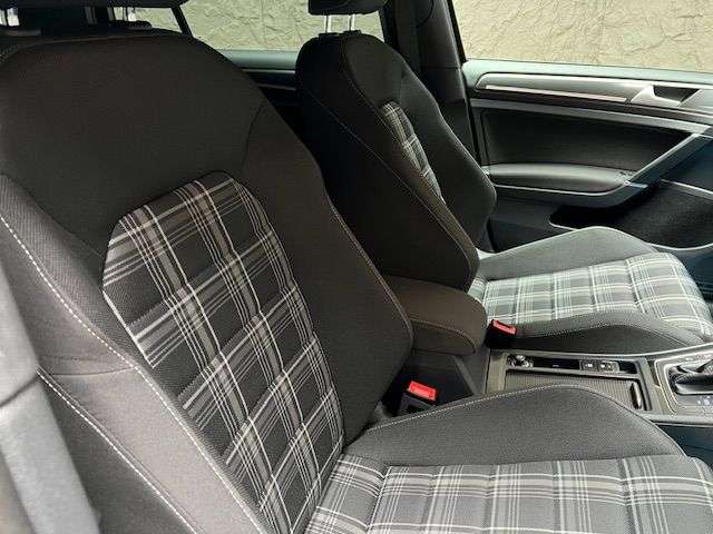 2017 VOLKSWAGEN GOLF 2017 VOLKSWAGEN GOLF