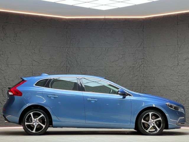 2014 VOLVO V40 2014 VOLVO V40