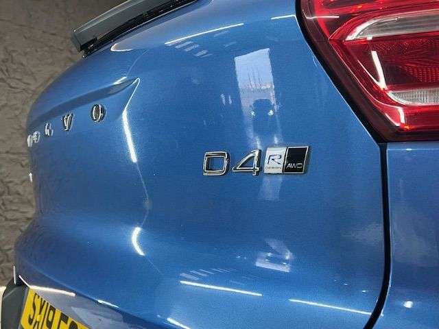 2019 VOLVO XC40 2019 VOLVO XC40