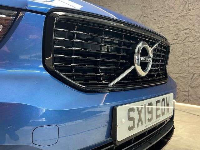 2019 VOLVO XC40 2019 VOLVO XC40