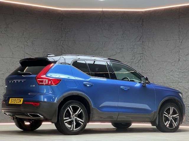 2019 VOLVO XC40 2019 VOLVO XC40